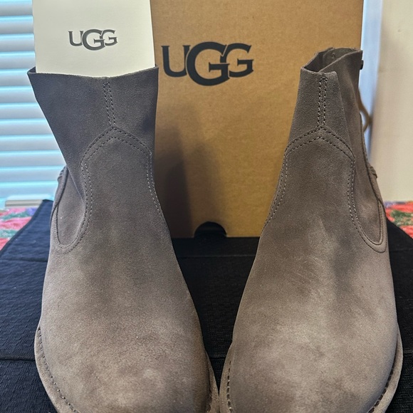 Boots - Picture 4 of 7